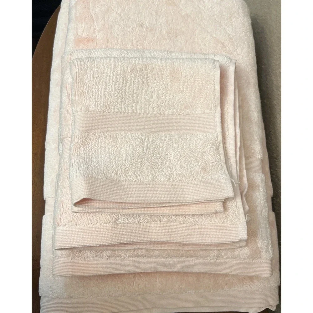 Calvin Klein Light Pink 4-Piece Towel Set Bath Sheet 100% Cotton
